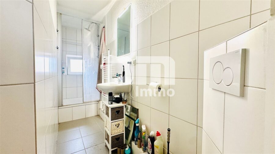 Historisches Fachwerk-Juwel mit attraktiver Rendite im Herzen von Northeim - OG1 Wohnung / Bad Dusche / Handtuchwärmer
